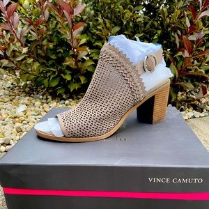 Vince Camuto Leather sandal with heel